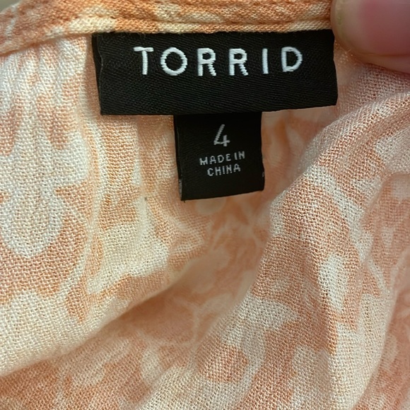 Torrid peach floral tank top - Picture 2 of 3